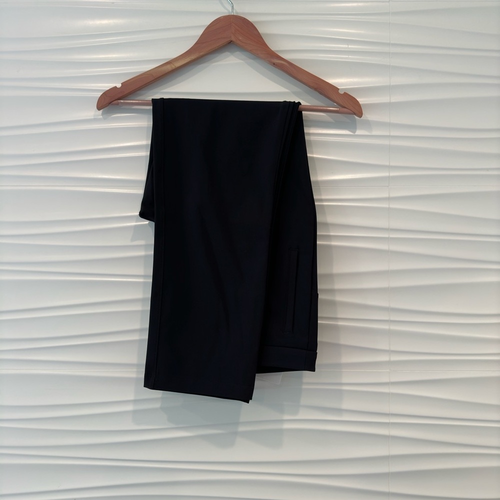 Lululemon NWT RARE Athletic Athleisure Minimalist black On the Move Pant Light - Picture 12 of 14